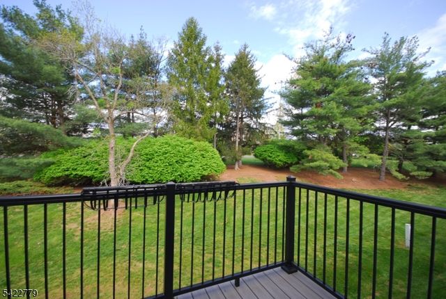 8 Henley Dr, Franklin Twp., NJ 08873