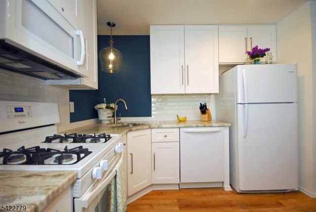8 Henley Dr, Franklin Twp., NJ 08873