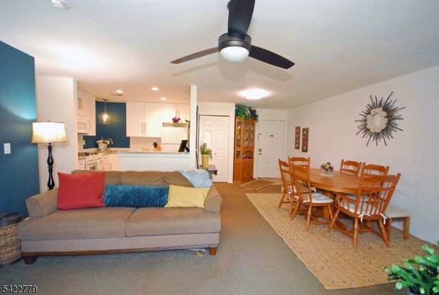 8 Henley Dr, Franklin Twp., NJ 08873