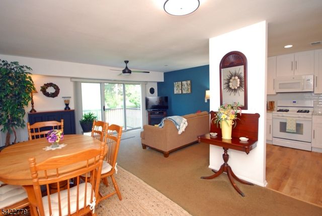 8 Henley Dr, Franklin Twp., NJ 08873