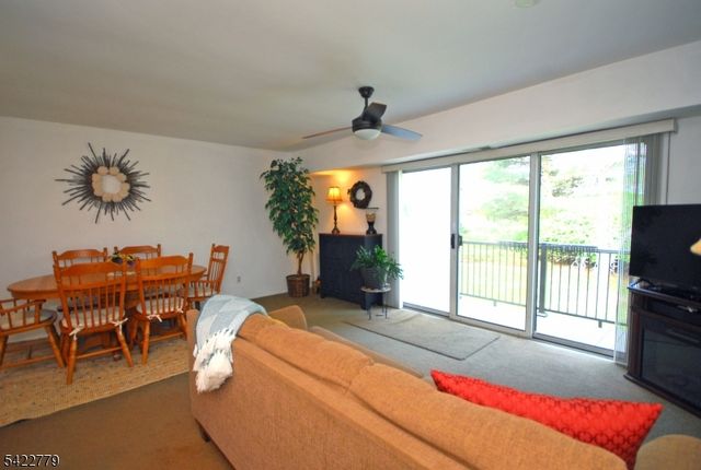 8 Henley Dr, Franklin Twp., NJ 08873