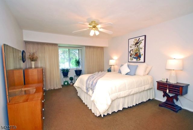 8 Henley Dr, Franklin Twp., NJ 08873