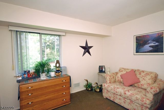 8 Henley Dr, Franklin Twp., NJ 08873