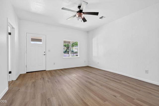 502 S B Street, Phoenix, OR 97535
