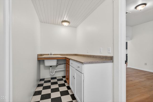 502 S B Street, Phoenix, OR 97535