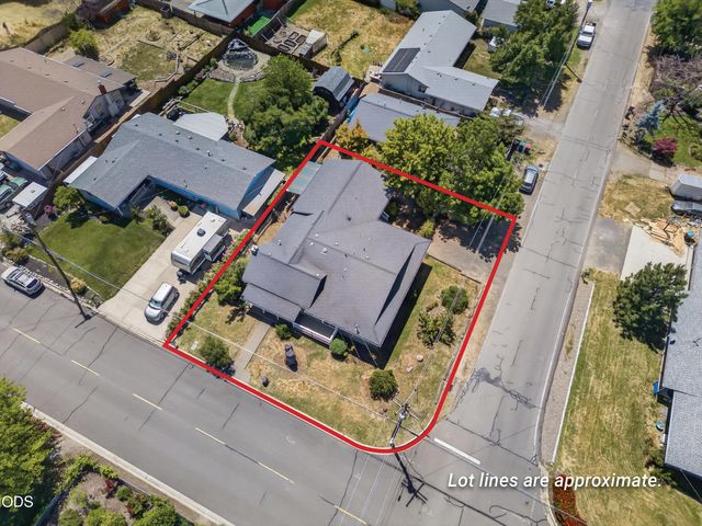 502 S B Street, Phoenix, OR 97535