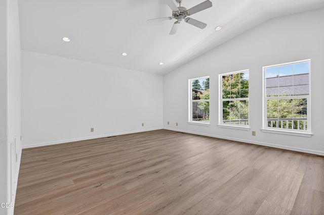 502 S B Street, Phoenix, OR 97535