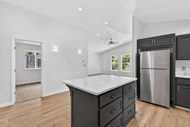 502 S B Street, Phoenix, OR 97535