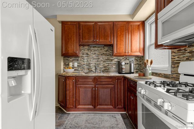 24621 Cherry Street, Dearborn, MI 48124