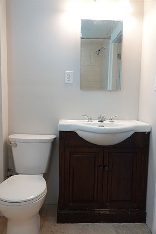 80 Center St, Burlington, MA 01803