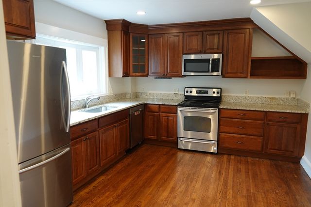 80 Center St, Burlington, MA 01803