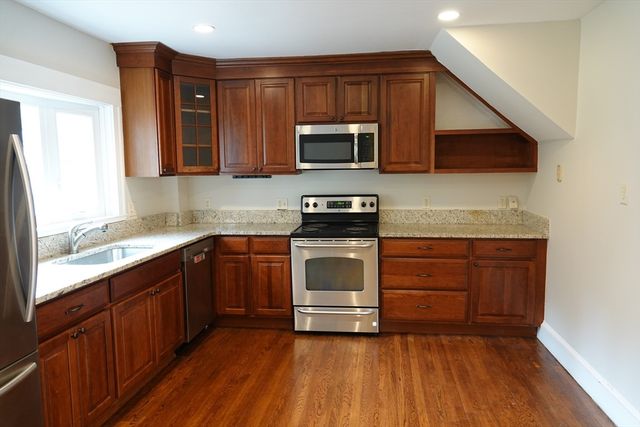 80 Center St, Burlington, MA 01803