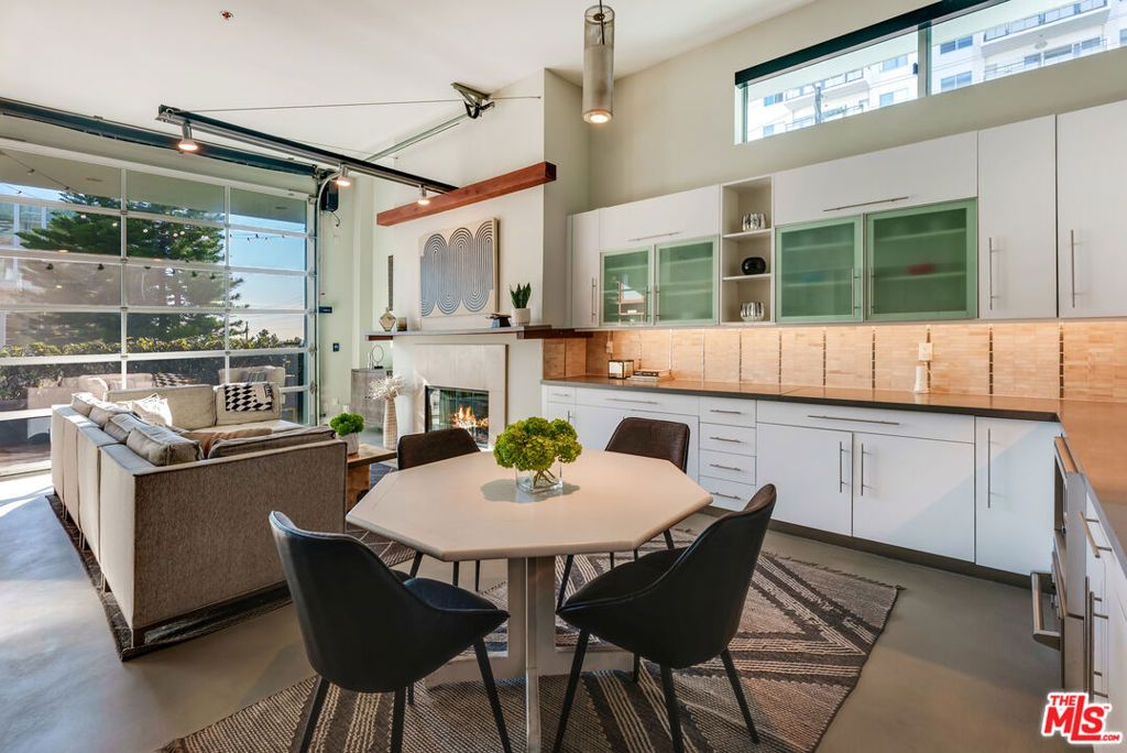 Image 7 of property listing at 1152 N La Cienega Boulevard 201, West Hollywood, CA 90069