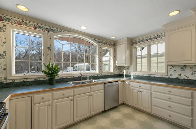 36 Prescott Heights Road, Hooksett, NH 03106