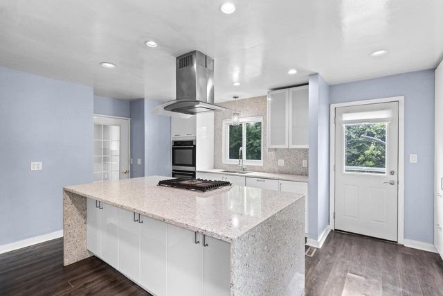 2003 S Valley Spring DRIVE, New Berlin, WI 53151