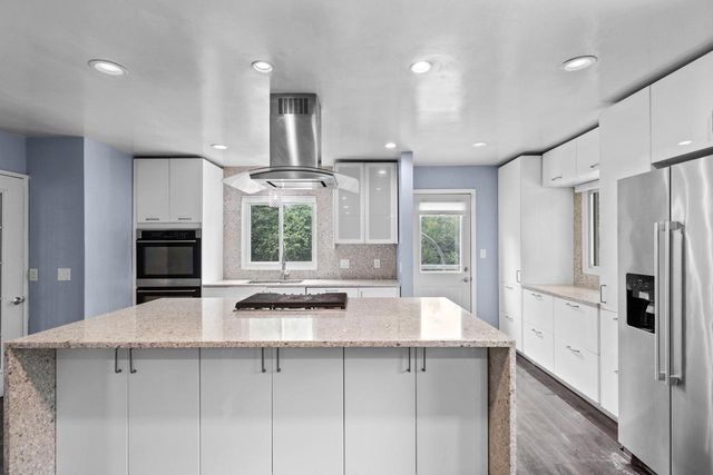 2003 S Valley Spring DRIVE, New Berlin, WI 53151