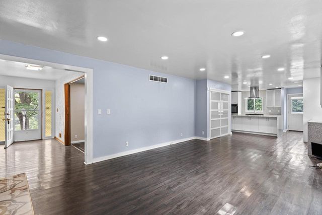 2003 S Valley Spring DRIVE, New Berlin, WI 53151
