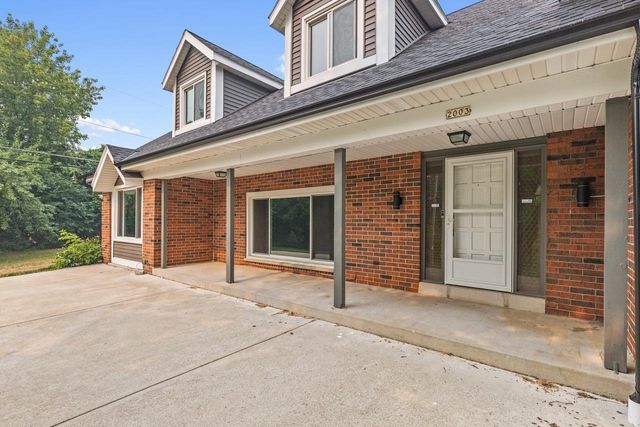 2003 S Valley Spring DRIVE, New Berlin, WI 53151