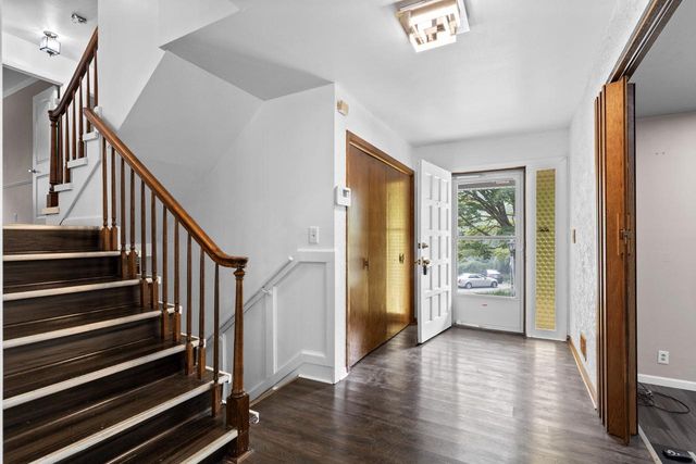 2003 S Valley Spring DRIVE, New Berlin, WI 53151