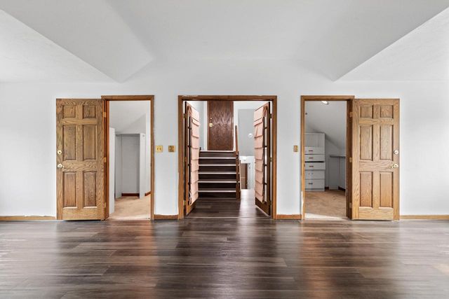2003 S Valley Spring DRIVE, New Berlin, WI 53151
