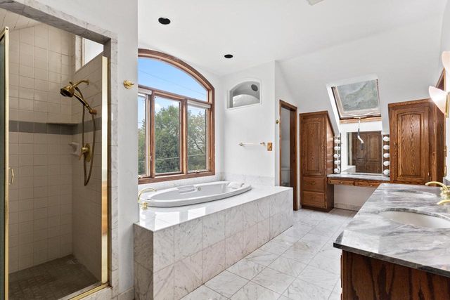 2003 S Valley Spring DRIVE, New Berlin, WI 53151