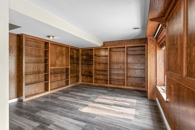 2003 S Valley Spring DRIVE, New Berlin, WI 53151