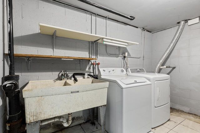 2003 S Valley Spring DRIVE, New Berlin, WI 53151