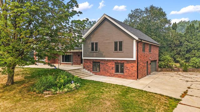 2003 S Valley Spring DRIVE, New Berlin, WI 53151