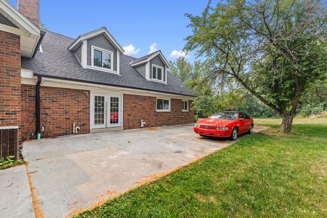 2003 S Valley Spring DRIVE, New Berlin, WI 53151