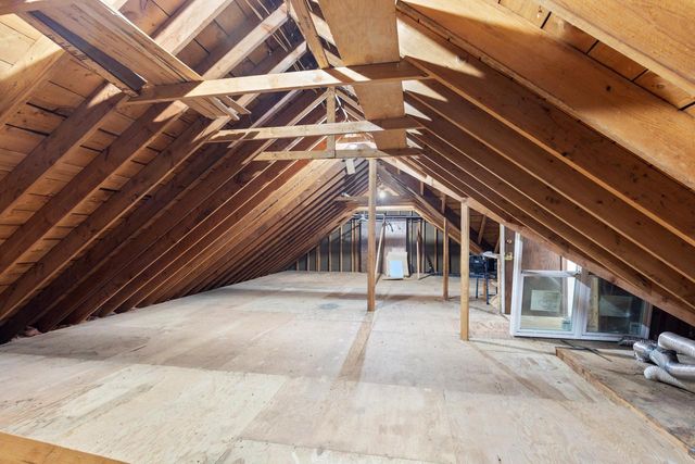 2003 S Valley Spring DRIVE, New Berlin, WI 53151