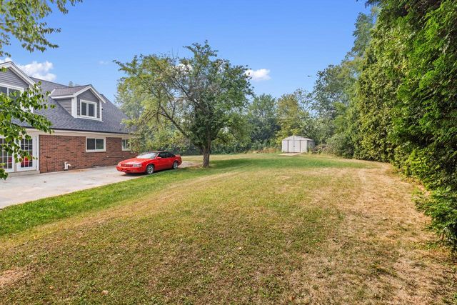 2003 S Valley Spring DRIVE, New Berlin, WI 53151
