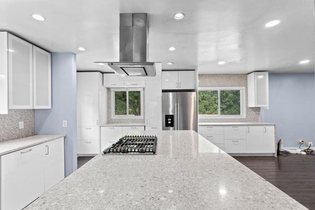2003 S Valley Spring DRIVE, New Berlin, WI 53151