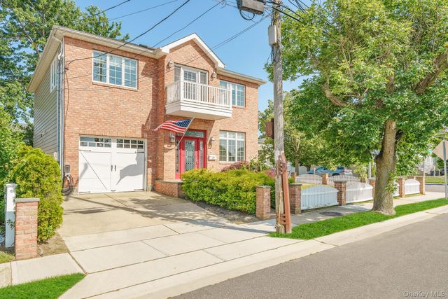 30 East Boulevard, East Rockaway, NY 11518