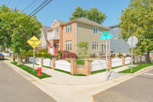 30 East Boulevard, East Rockaway, NY 11518