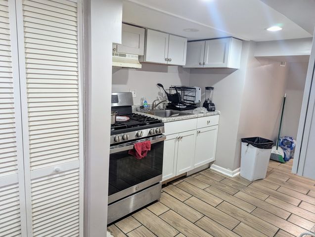 4949 W Iowa Street, Chicago, IL 60651