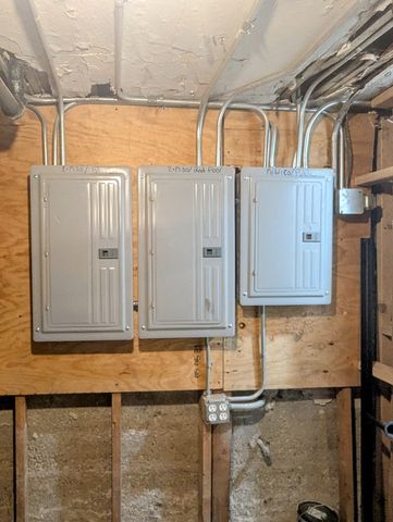 4949 W Iowa Street, Chicago, IL 60651