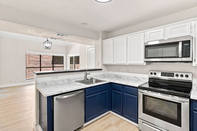 1308 Golden Gate Drive, Carrollton, TX 75007