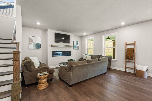 121 Maggie Drive, North Strabane, PA 15330