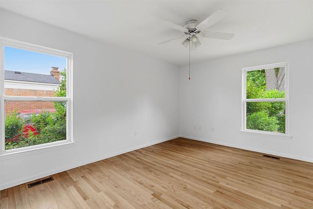 33936 Beaconsfield Street, Clinton Township, MI 48035