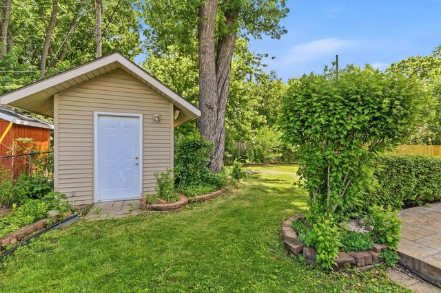 33936 Beaconsfield Street, Clinton Township, MI 48035