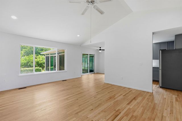 33936 Beaconsfield Street, Clinton Township, MI 48035