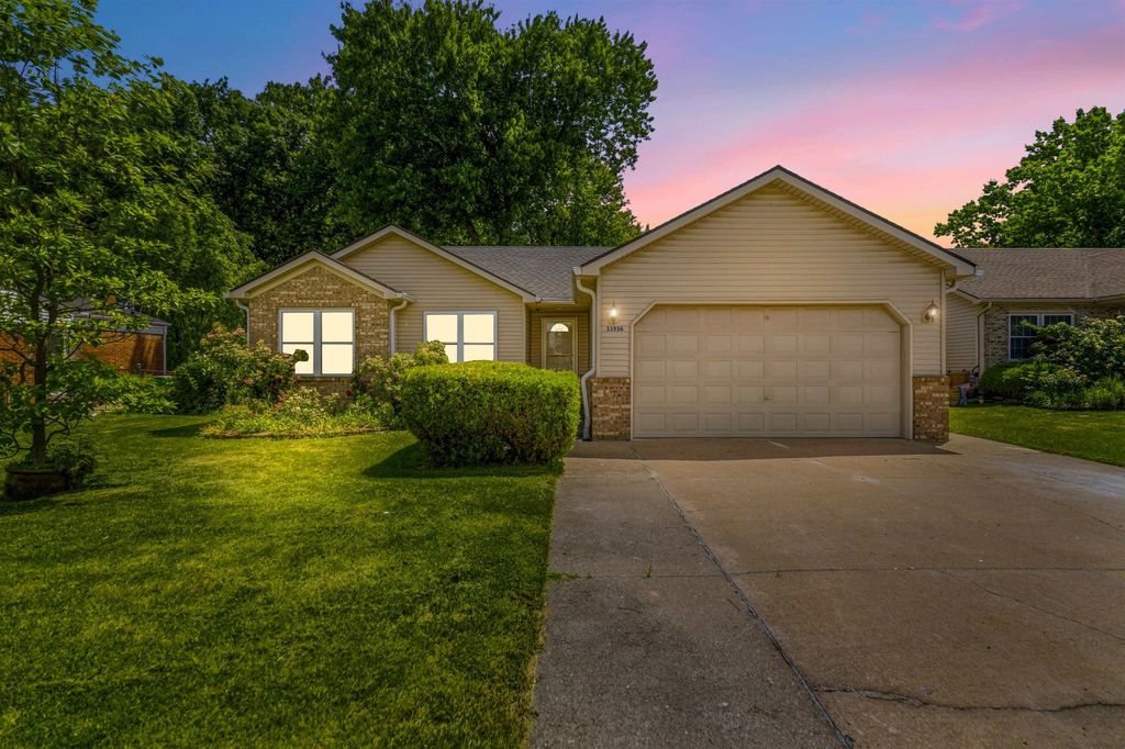 33936 Beaconsfield Street, Clinton Township, MI 48035