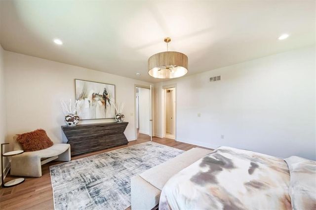 5024 W 72nd Street, Prairie Village, KS 66208