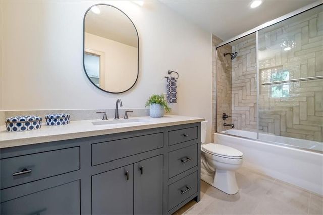 5024 W 72nd Street, Prairie Village, KS 66208