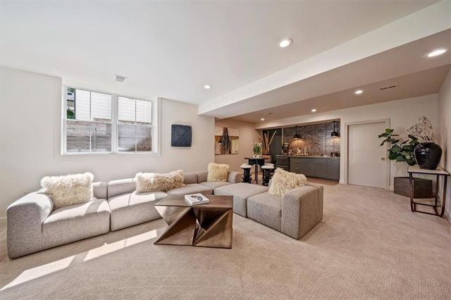 5024 W 72nd Street, Prairie Village, KS 66208