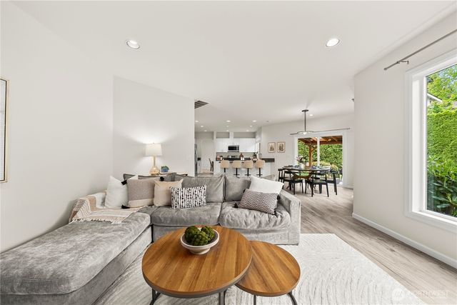 5869 Mont Blanc Place NW, Issaquah, WA 98027