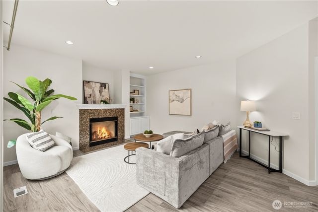 5869 Mont Blanc Place NW, Issaquah, WA 98027