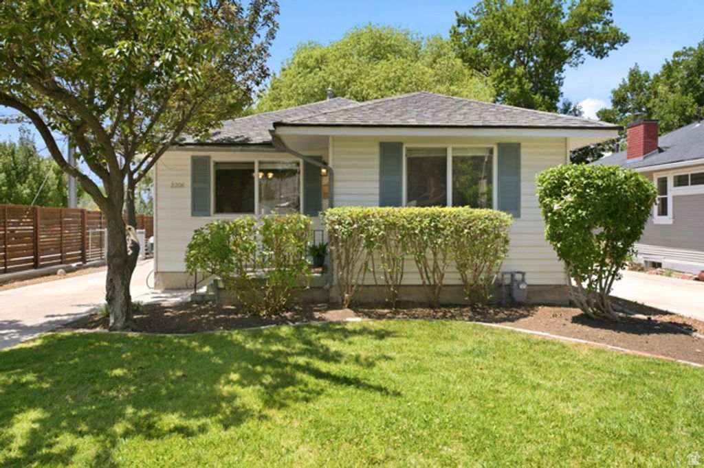 2208 LINCOLN ST, Salt Lake City, UT 84106 — exterior