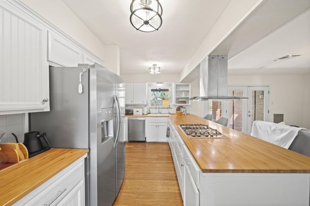 5618 Cerritos Drive, Houston, TX 77035