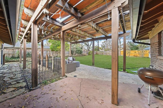 5618 Cerritos Drive, Houston, TX 77035